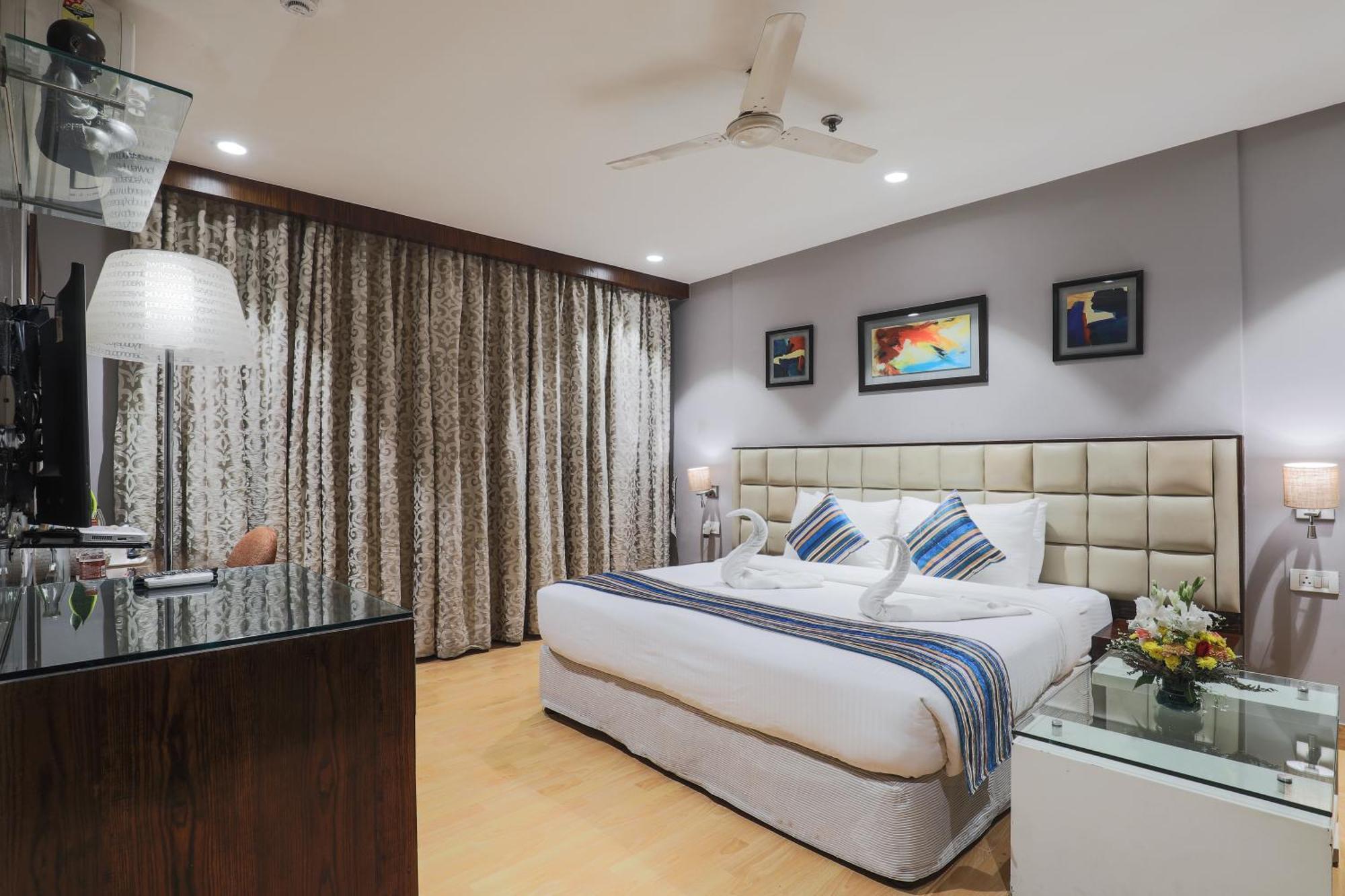 โรงแรมบลูสโตน - เนห์รู เพลซ นิวเดลี ภายนอก รูปภาพ
